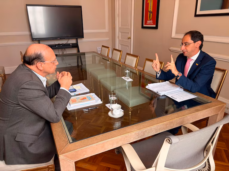 Inicia la transición presidencial en Colombia: el equipo de De la Espriella prioriza la fiscalización y la lupa técnica